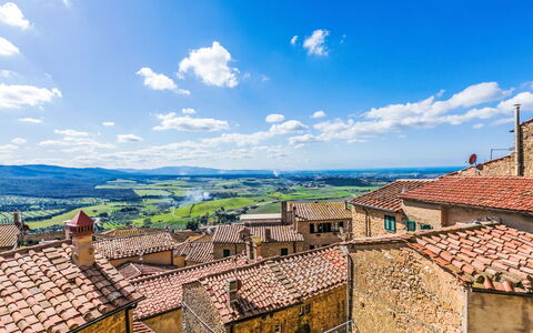 Your Tuscan Retreat: Horizon, Landschap, Woongebied, Landelijk Gebied, Dak, Dorp, Menselijke Nederzetting, Voorstad, Ochtend, Helling