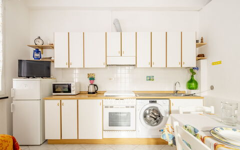 Casa Dolly, Monterosso 5 Terre: Major Appliance, Interieur Ontwerp, Toestel Van De Keuken, Flooring, Meubilair, Kamer, Keuken, Verdieping, Huishoudapparatuur, Plafond