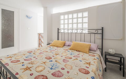 Casa Dolly, Monterosso 5 Terre: Bed, Meubilair, Bedding, Interieur Ontwerp, Slaapkamer, Laken, Verdieping, Linens, Hout, Flooring