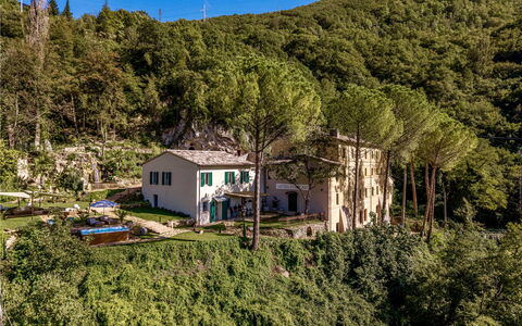 Villa Chiovada: Bergachtig Landvormen, Berg, Heuvel, Huis, Hoogland, Landelijk Gebied, Heuvel Station, Huis, Landschap, Bergketen