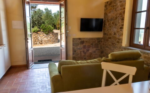 Marina's Lodge: Muur, Meubilair, Flooring, Interieur Ontwerp, Verdieping, Tafel, Kamer, Stoel, Woonkamer, Plafond