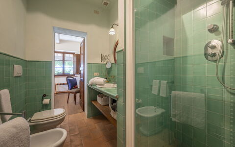 Aqua Bio Retreat: Interieur Ontwerp, Flooring, Loodgieterswerkinrichting, Plafond, Verdieping, Wastafel In De Badkamer, Kraan, Badkamer, Verlichting, Meubilair