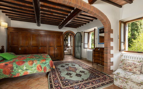 Mulino di Carpineto with Pool Gaiole in Chianti: Meubilair, Interieur Ontwerp, Bed, Slaapkamer, Muur, Hout, Plafond, Flooring, Kamer, Verdieping