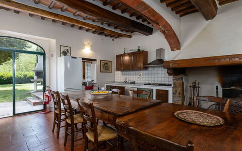 Mulino di Carpineto with Pool Gaiole in Chianti: Meubilair, Interieur Ontwerp, Hout, Flooring, Plafond, Keuken, Keuken En Eettafel, Tafel, Kamer, Countertop