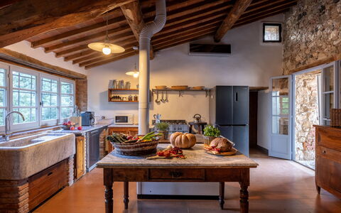 Il Gabbro, Luxury Experience: Interieur Ontwerp, Keuken, Meubilair, Flooring, Hout, Plafond, Huis, Verdieping, Countertop, Verlichting