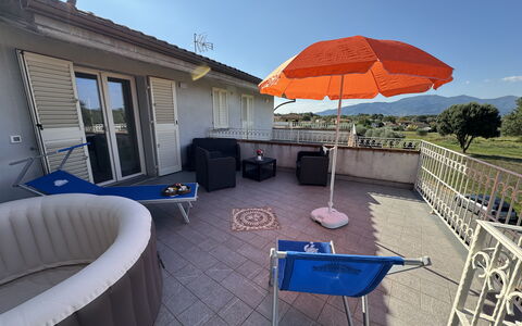 Villa al Glicine Proprietà: Meubilair, Buitenmeubels, Huis, Stoel, Balkon, Appartement, Schaduw, Zwembad, Toevlucht, Hotel