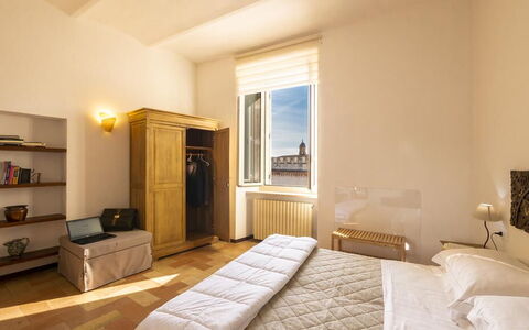 Appartamento la Fontana, Assisi: Muur, Interieur Ontwerp, Meubilair, Kamer, Appartement, Slaapkamer, Bed, Verlichting, Verdieping, Plafond