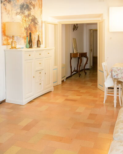 Appartamento la Fontana, Assisi: Meubilair, Interieur Ontwerp, Flooring, Verdieping, Hout, Plafond, Kamer, Verlichting, Woonkamer, Bankstel