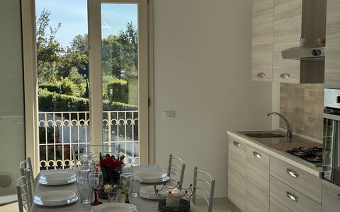 Villa al Glicine: Meubilair, Interieur Ontwerp, Flooring, Hout, Keuken, Verdieping, Countertop, Kamer, Major Appliance, Verlichting