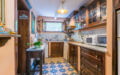 Podere la Botte, Pool, Lari: Hout, Flooring, Keuken, Interieur Ontwerp, Meubilair, Verdieping, Cabinetry, Countertop, Verlichting, Kamer