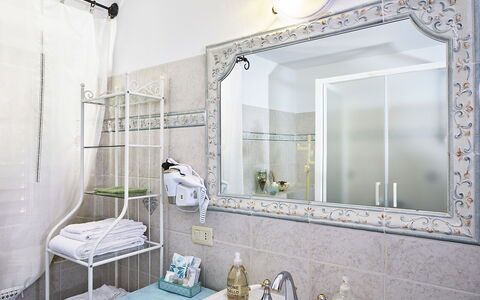 Villa Medicea Lo Sprocco: Interieur Ontwerp, Loodgieterswerkinrichting, Badkamer, Spiegel, Loodgieter, Verdieping, Kraan, Kamer, Wastafel, Wastafel In De Badkamer