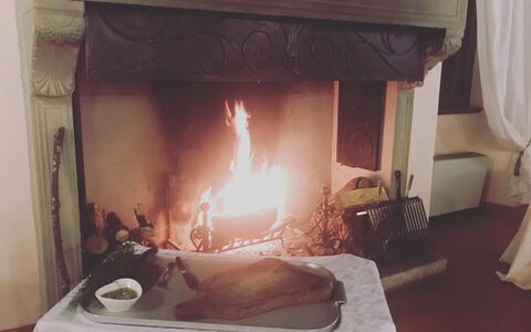 Villa Medicea Lo Sprocco: Haard, Warmte, Fireplace, Gordijn, Tafelkleed, Voedsel, Linens