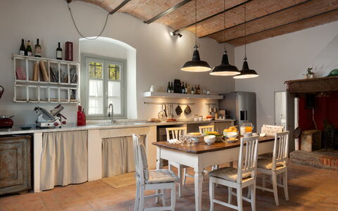 La Morella: Meubilair, Interieur Ontwerp, Flooring, Keuken, Hout, Verdieping, Keuken En Eettafel, Tafel, Stoel, Plafond