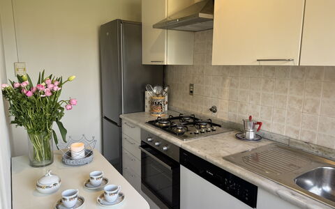 Villa Lory: Toestel Van De Keuken, Keuken, Countertop, Major Appliance, Fornuis, Fornuis, Gasfornuis, Cabinetry, Huishoudapparatuur, Gootsteen