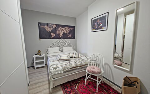 I Cipressi: Meubilair, Bed, Slaapkamer, Interieur Ontwerp, Bedding, Laken, Verdieping, Linens, Kamer, Flooring