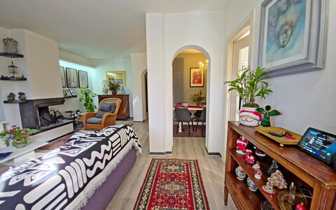 I Cipressi: Meubilair, Interieur Ontwerp, Flooring, Bankstel, Verdieping, Hout, Woonkamer, Plafond, Kamer, Huis