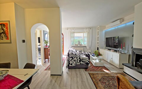 I Cipressi: Meubilair, Interieur Ontwerp, Flooring, Verdieping, Bankstel, Hout, Plafond, Kamer, Woonkamer, Appartement