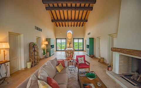 Villa Lodolaio: Meubilair, Huis, Landgoed, Plafond, Stoel, Villa, Woonkamer, Boerderij, Ontwerp, Kamerplant