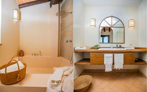 Villa Lodolaio: Interieur Ontwerp, Flooring, Hout, Verdieping, Loodgieterswerkinrichting, Wastafel In De Badkamer, Badkamer, Verlichting, Plafond, Loodgieter