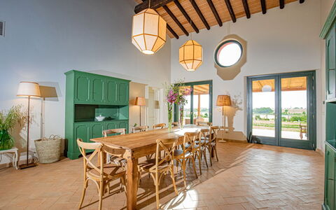 Villa Lodolaio: Meubilair, Interieur Ontwerp, Plafond, Tafel, Flooring, Keuken En Eettafel, Stoel, Eetkamer, Lichte Inrichting, Kroonluchter