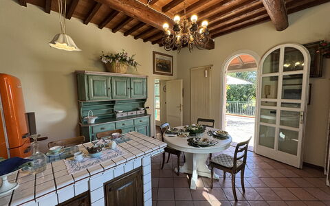 Casa Mia: Meubilair, Interieur Ontwerp, Flooring, Hout, Keuken, Verdieping, Cabinetry, Countertop, Stoel, Tafel