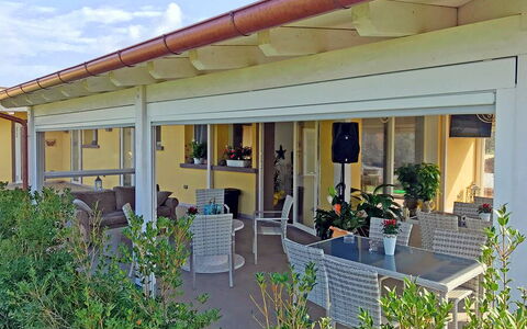 Suite Orchidea Seaside and Pool: Plafond, Schaduw, Veranda, Bloempot, Outdoor Structuur, Stoel, Kolom, Kamerplant, Beits, Straal