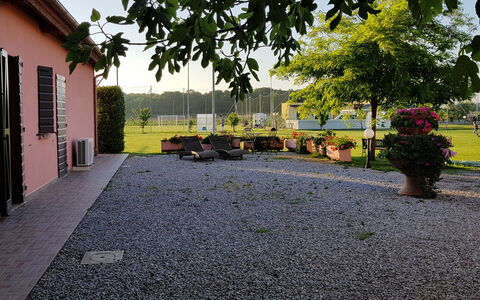 Appartamento Girasole Seaside and Pool: Tuin, Oprit, Gazon, Schaduw, Werf, Flagstone, Landscaping, Gang, Cobblestone, Binnenplaats