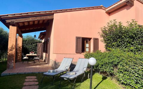 Appartamento Papavero Seaside and Pool: Huis, Huis, Woongebied, Dak, Deur, Schaduw, Boerderij, Verblijf, Tuin, Buitenmeubels