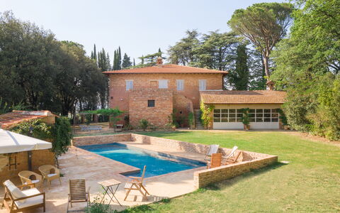 Casale Il Rondò, Private Pool, Città della Pieve: Zwembad, Woongebied, Huis, Architectuur, Huis, Landgoed, Struik, Toevlucht, Tuin, Menselijke Nederzetting