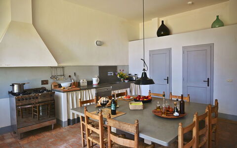 Casale Il Rondò, Private Pool, Città della Pieve: Meubilair, Flooring, Keuken, Interieur Ontwerp, Hout, Plafond, Countertop, Toestel Van De Keuken, Verdieping, Verlichting