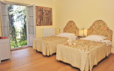 Casale Il Rondò, Private Pool, Città della Pieve: Muur, Meubilair, Interieur Ontwerp, Kamer, Linens, Slaapkamer, Bed, Bedding, Laken, Stoel