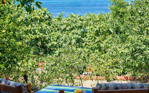 La Torre sul Ponte, Seaview, Garden: Blauw, Meubilair, Zomer, Buitenmeubels, Stoel, Zee, De Lente, Schaduw, Oceaan, Tropen