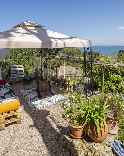 La Torre sul Ponte, Seaview, Garden: Meubilair, Buitenmeubels, Stoel, Tuin, Bloempot, Buitentafel, Schaduw, Outdoor Structuur, Patio