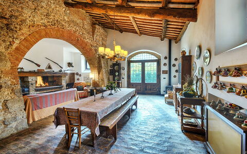 Medieval Castle Living: Vineyards, Swimming Pool &: Meubilair, Muur, Tafel, Flooring, Interieur Ontwerp, Stoel, Keuken En Eettafel, Plafond, Eetkamer, Kamerplant