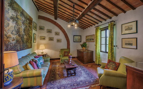 Medieval Castle Living: Vineyards, Swimming Pool &: Muur, Meubilair, Interieur Ontwerp, Huis, Fotolijst, Kamer, Plafond, Stoel, Woonkamer, Villa