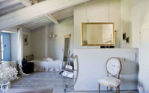 Le Tre Virtù Luxury Relais, Private Pool, Mugello: Meubilair, Muur, Interieur Ontwerp, Verdieping, Flooring, Plafond, Slaapkamer, Kamer, Bed, Huis