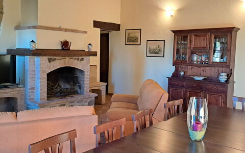 Podere Peteglia: Meubilair, Interieur Ontwerp, Flooring, Kamer, Tafel, Stoel, Verdieping, Plafond, Woonkamer, Keuken En Eettafel