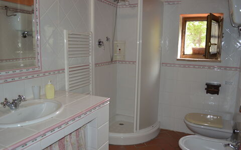 Agriturismo Bellavista, Private Pool, Val D'Orcia: Flooring, Loodgieterswerkinrichting, Interieur Ontwerp, Verdieping, Badkamer, Wastafel In De Badkamer, Wastafel, Kamer, Kraan, Loodgieter