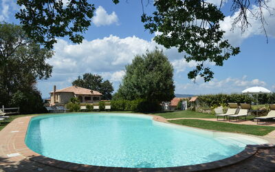 Agriturismo Bellavista, Private Pool, Val D'Orcia: Zwembad, Buitenmeubels, Landgoed, Toevlucht, Hacienda, Eco Hotel, Tuin, Boerderij, Schaduw, Villa