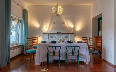 Villa Fior di Roccia: Meubilair, Interieur Ontwerp, Flooring, Plafond, Verdieping, Tafel, Verlichting, Kamer, Stoel, Eetkamer