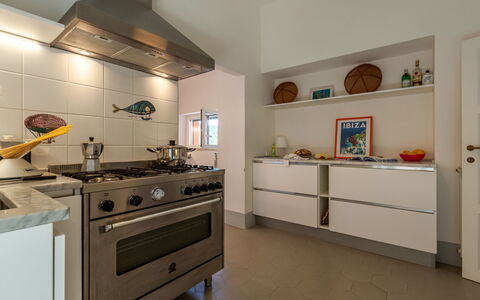 Villa Fior di Roccia: Keuken, Toestel Van De Keuken, Fornuis, Major Appliance, Gasfornuis, Fornuis, Countertop, Huishoudapparatuur, Interieur Ontwerp, Cooktop