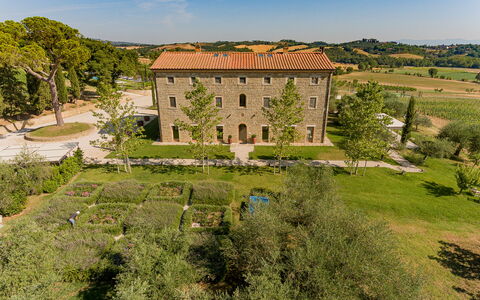 Poggio Mori 20: Gras, Landschap, Struik, Land Lot, Landgoed, Tuin, Plantage, Landscaping, Gazon, Herenhuis