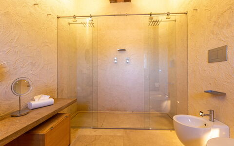 Poggio Mori 20: Flooring, Muur, Interieur Ontwerp, Loodgieterswerkinrichting, Verdieping, Badkamer, Verlichting, Bruin, Lichte Inrichting, Loodgieter