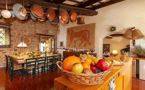 Artemisia: Meubilair, Interieur Ontwerp, Tafel, Hout, Keuken En Eettafel, Plafond, Stoel, Verlichting, Kamer, Eetkamer