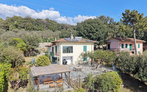 Villa Il Giardino: Woongebied, Struik, Landelijk Gebied, Huis, Verblijf, Voorstad, Landgoed, Dorp, Balkon, Bergdorp