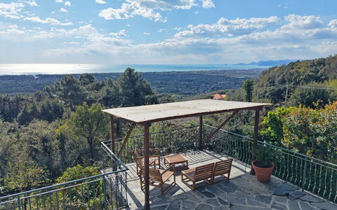 Villa Il Giardino: Meubilair, Buitenmeubels, Hek, Ijzer, Stoel, Balkon, Dek, Schaduw, Buitentafel, Leuning