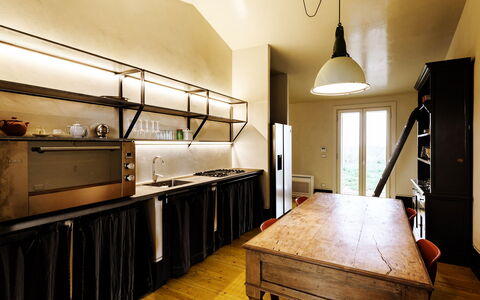 Villa Dedalo: Interieur Ontwerp, Meubilair, Flooring, Plafond, Hout, Lichte Inrichting, Verdieping, Verlichting, Keuken, Kamer