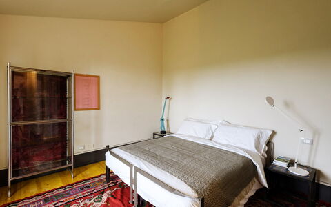 Villa Dedalo: Meubilair, Flooring, Interieur Ontwerp, Verdieping, Muur, Hout, Slaapkamer, Bed, Laken, Verlichting