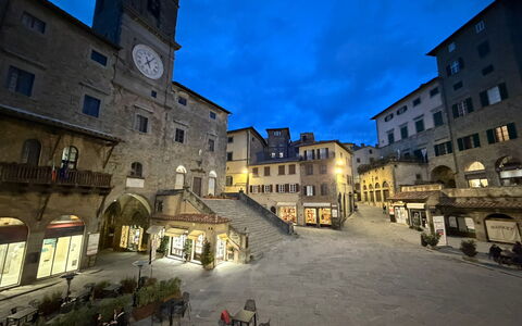 La Casa sulla Piazza: Gebouw, Stad, Muur, Venster,  Dorf\, Stedelijk Gebied, Facade, Huis, Openbare Ruimte, Buurt