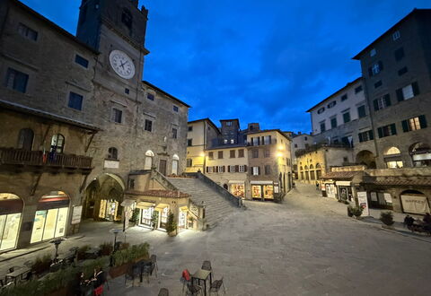 La Casa sulla Piazza: Gebouw, Stad, Muur, Venster,  Dorf\, Stedelijk Gebied, Facade, Huis, Openbare Ruimte, Buurt